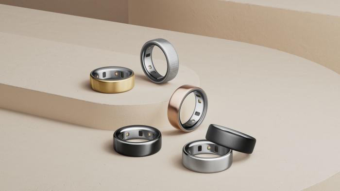 Image of the product lineup of Oura Ring 4 models in their different colors.